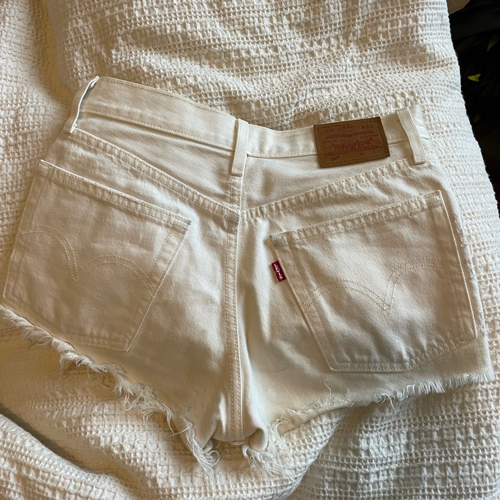 white 501 levi’s